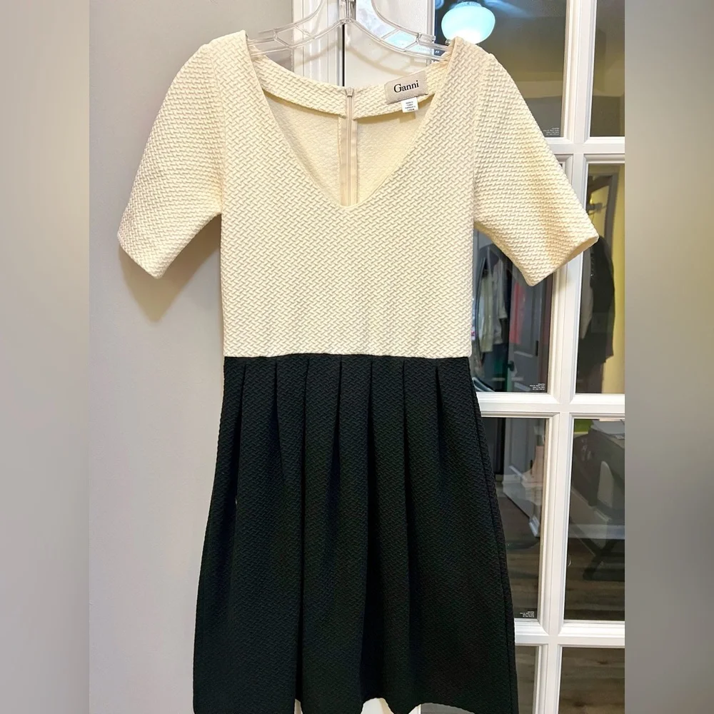 Anthropology Ganni Black and white Midi dress sz XS EUC